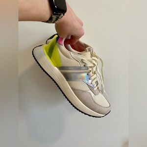 Keds Tiasa Retro Women's Running Shoes Sneakers
Iridescent/Snow White